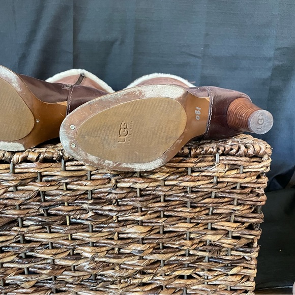 Brown suede Ugg boots size 6.5 - Picture 6 of 6